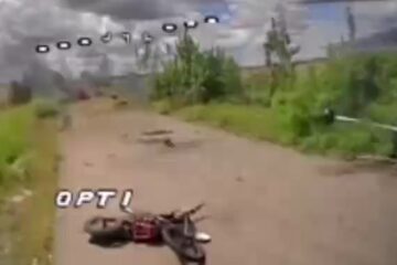Їхали на штурм, а потрапили в пастку: наші бійці розгромили мотоциклістів рф