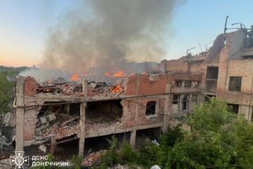 Численні жертви російських атак на Донеччині: ворог не приаиняє остріли регіону