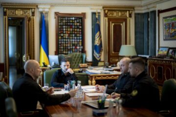 Постачання і виробництво зброї: Президент провів нараду щодо оборонної сфери