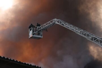 Ворожі БПЛА обстріляли Дніпро, є загибла та поранені
