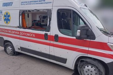 Росіяни з дрона атакували «швидку» на Херсонщині, є постраждалі