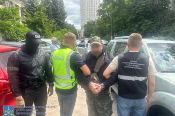 Продавав відстрочки від служби: у Києві затримали командира