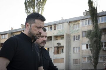 Президент ушанував пам’ять загиблих унаслідок російського удару по Києву в ніч на 28 серпня