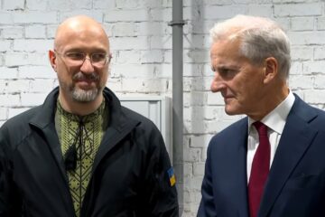 Денис Шмигаль показав прем’єр-міністру Норвегії виробництво українських дронів