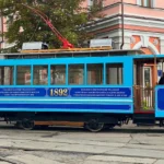 Ось який відреставрований ретро-трамвай «1892» з дерев’яним салоном запустили на Подолі