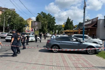 В «МакДональдзі» у Черкасах стріляв чоловік, який поранив себе і зачинився у вбиральні