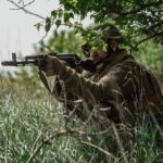 «Ворог використовує китайські намети» — росіяни хочуть перетягти техніку через Чорний Жеребець