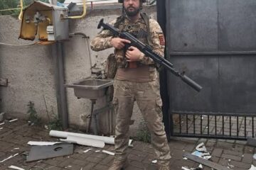 Йшов із побратимом на плечах, коли в повітрі гули дрони: історія сержанта, який не здався смерті