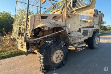 «Якби не броня, ми б звідти не виїхали»: MaxxPro витримав понад чотири влучання дронів, рятуючи поранених