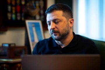 Володимир Зеленський відреагував на рішення Угорщини щодо заборони на в’їзд Командувачу СБС ЗСУ