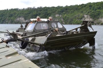 «Майстерно єднаємо береги» — понтонери ЗСУ показали, як вдосконалюють свої навички