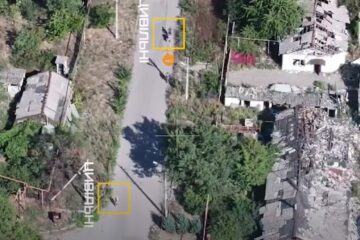 Декого несли на руках — «Скеля» врятувала цивільних, які застрягли у підвалі серед руїн Покровська