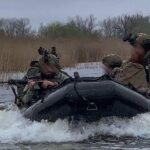 «Човни без моторів, троси і лебідки»: Сили оборони про дивні спроби росіян форсувати Оскіл