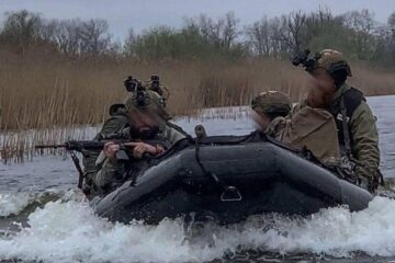 «Човни без моторів, троси і лебідки»: Сили оборони про дивні спроби росіян форсувати Оскіл