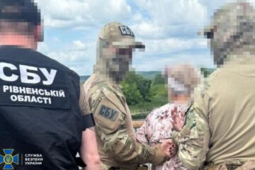 На Сумщині колишню медсестру підозрюють у допомозі ворогу готувати прориви російських ДРГ