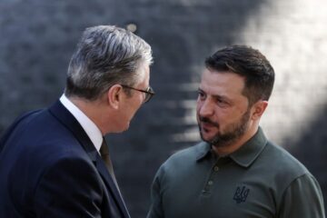Зеленський і Стармер обговорили захист від обстрілів, санкції проти РФ і мирні переговори