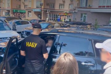 Правоохоронці повідомили про викриття корупційної схеми закупівлі дронів та засобів РЕБ