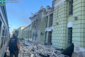 РФ вдарила по Лозовій на Харківщині, загинув чоловік і 10 осіб поранені