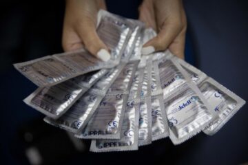 Францію та ЄС закликали запобігти знищенню контрацептивів USAID на $10 млн