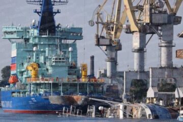 Новий російський буксир затонув у Санкт-Петербурзі під час добудови