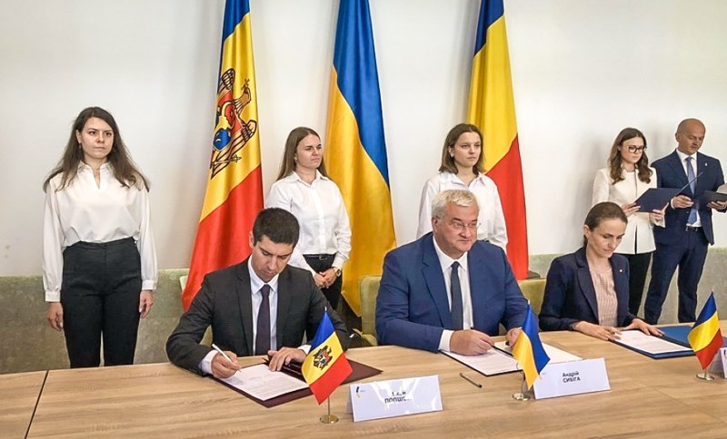 У Чернівцях глави МЗС України, Молдови та Румунії підписали спільну заяву за результатами зустрічі.