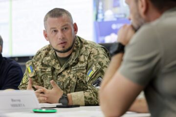 Офіс президента обговорив з головами ОДА підтримку військових, які підписали контракт “18–24”