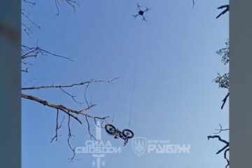 Вісім історій з фронту, які вражають кмітливістю, хоробрістю та професіоналізмом українських воїнів