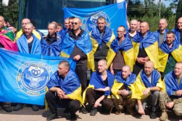 В Україну повернули 84 людини з російського полону – це і військові, і цивільні