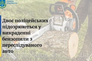 ​На Чернігівщині двох поліцейських підозрюють у крадіжці бензопили з переслідуваного авто, водій якого втік