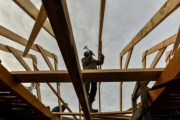 Уряд збільшив оплату за суспільно корисні роботи на прифронтових територіях на третину