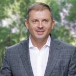Bihus: компанія 90-річної матері нардепа Молотка з чималою націнкою продавала фортифікаційні товари для Сумщини