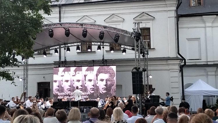 виконання симфонії №1 Павла Сениці на фестивалі Bouquet Kyiv Stage 2025