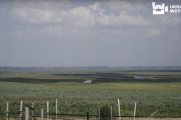 Через річку від росіян: журналісти показали, як ворог створює «мертву зону» біля ЗАЕС і випалює вулиці Нікополя