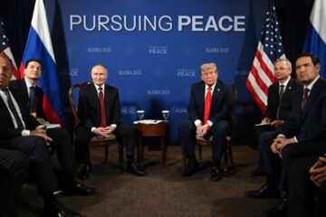 ЗМІ: Гості готелю на Алясці знайшли документи, що стосуються зустрічі Трампа і Путіна