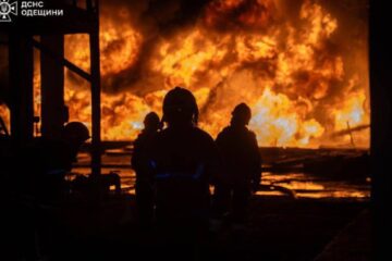 У передмісті Одеси через атаку дронів загорівся об’єкт паливно-енергетичної інфраструктури