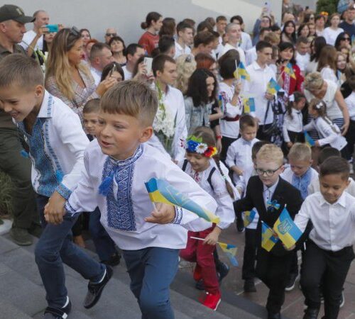 Стартувала державна програма “Пакунок школяра”. Заяву на допомогу вже можна оформити у “Дії”