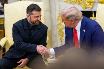 Зеленський подарував Трампу ключку для гольфу, а той йому –  ключі від Білого дому