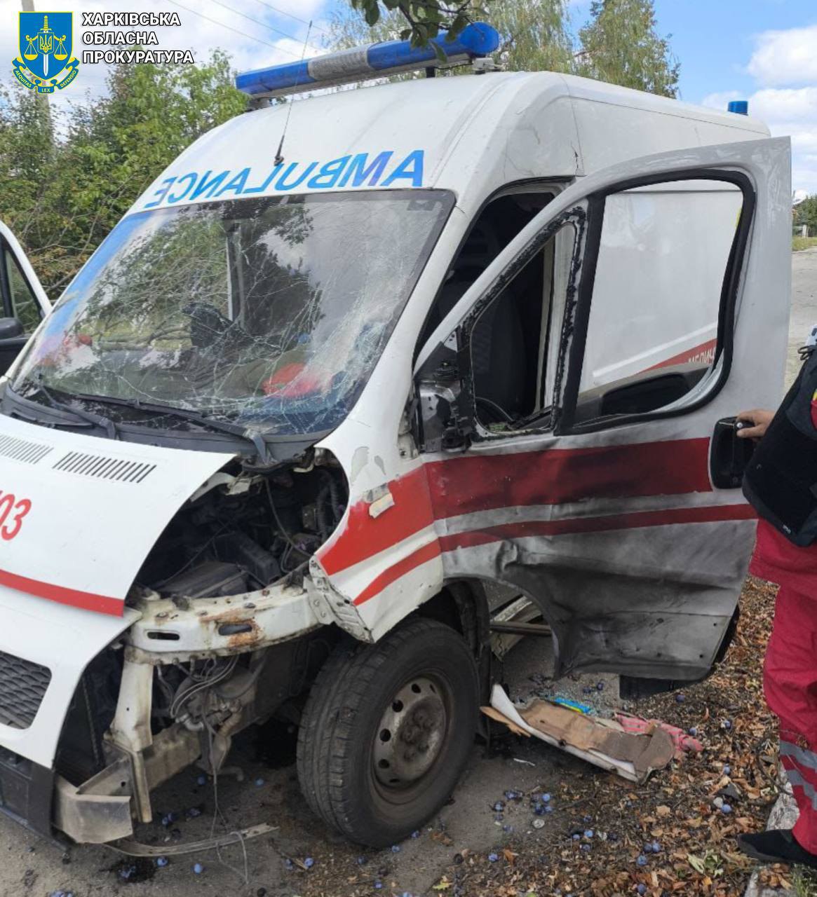 пошкоджене авто "швидкої"