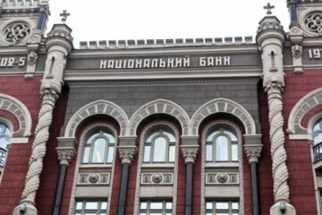 НБУ: в Україні різко зросла частка безготівкових розрахунків картками
