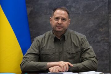Єрмак пропонує, аби левову частину працівників ОП складали військові з бойовим досвідом