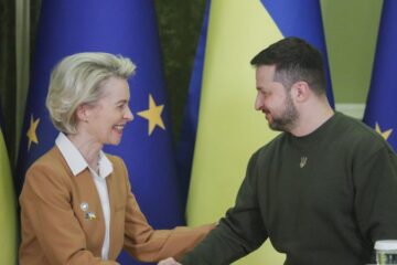 Сьогодні перед штаб-квартирою Єврокомісії підняли український прапор