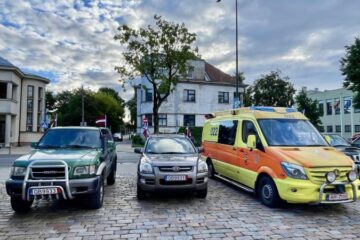 Країни Балтії відправили для потреб українських бійців понад 80 автомобілів