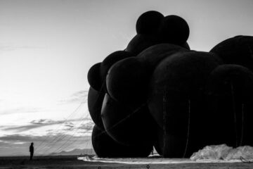 Українська інсталяція «Black Cloud» зруйнована бурею на фестивалі Burning Man