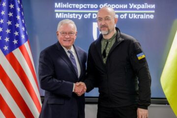 ​Шмигаль передав Келлогу документи до підписання угоди з виробництва безпілотників