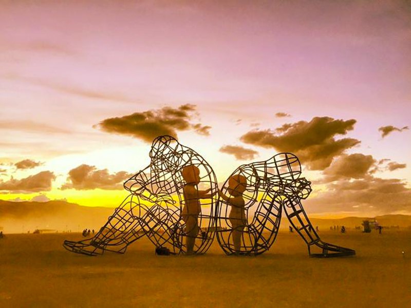 'Любов' українського скульптора Олександра Мілова на <i>Burning Man</i>. 
