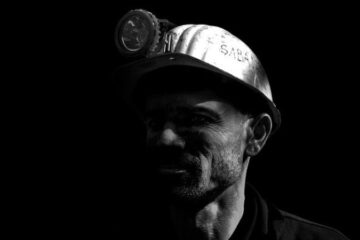Нардеп: внаслідок обстрілу знеструмлені шахти на Донеччині, 148 гірників лишаються під землею