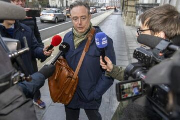 Прем’єр Бельгії вважає, що заморожені російські активи слід залишити в Euroclear