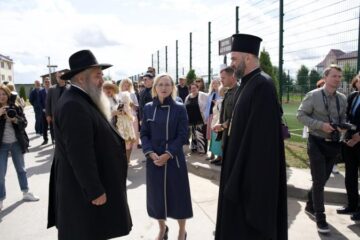 Екзарх Вселенського Патріарха в Україні взяв участь в урочистостях у єврейському містечку Анатевка