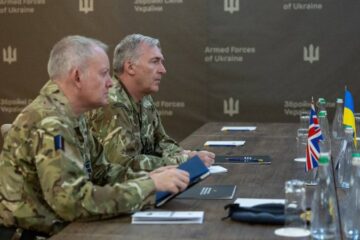 Сирський зустрівся з Річардом Найтоном, який очолить Штаб оборони Великої Британії