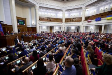 У Раді збирають підписи за відновлення трансляцій засідань. Серед тих, хто за – Стефанчук і Арахамія